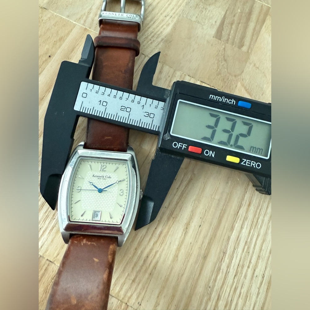 vintage Kenneth Cole New York men’s silver tone brown leather watch NEW BATTERY - Picture 10 of 11